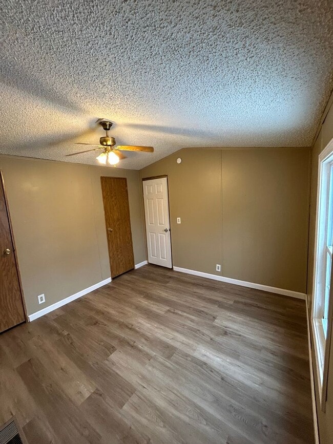 1 Greeley St in Oakland, ME - Building Photo - Building Photo