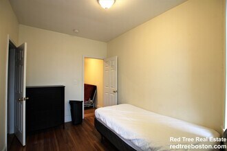 1868 Commonwealth Ave in Boston, MA - Building Photo - Building Photo