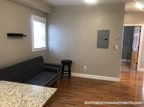 44-46-46 Ward St, Unit 2 in Boston, MA - Foto de edificio - Building Photo