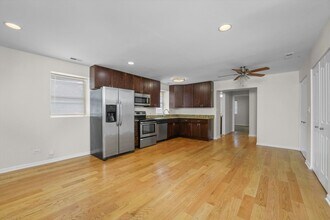 1911 W Chicago Ave in Chicago, IL - Building Photo - Building Photo