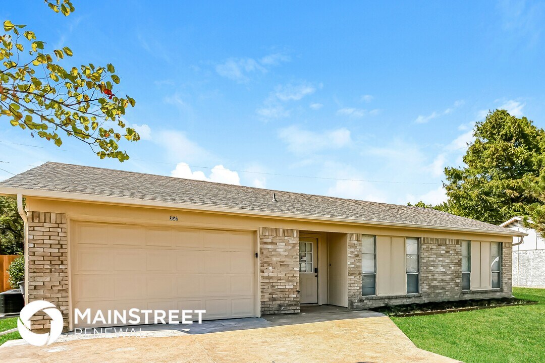 352 Lakeside Dr in Rockwall, TX - Building Photo
