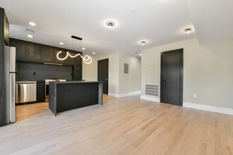 6 Brooks St, Unit 2 in Boston, MA - Building Photo - Building Photo