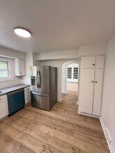 2219 Manor Ave in Pittsburgh, PA - Building Photo - Building Photo