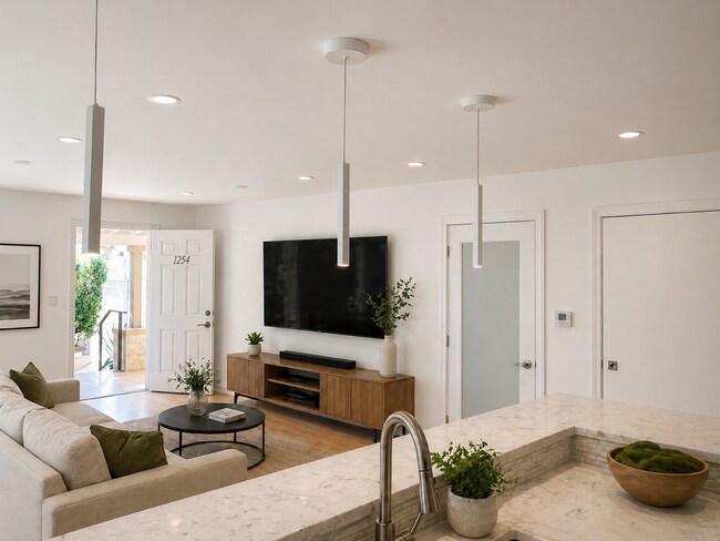 1254 N Detroit St, Unit 1254 in West Hollywood, CA - Building Photo - Building Photo