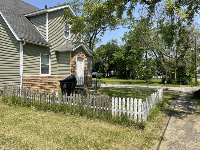 2602 Brunswick Ave in Flint, MI - Building Photo - Building Photo