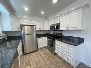 718 N Guadalupe Ave, Unit 4 in Redondo Beach, CA - Foto de edificio - Building Photo