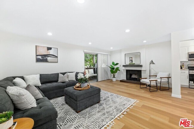 14960 Victory Blvd in Los Angeles, CA - Building Photo - Building Photo