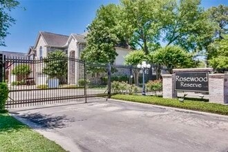 9230 Rouge Cir in Houston, TX - Building Photo - Building Photo