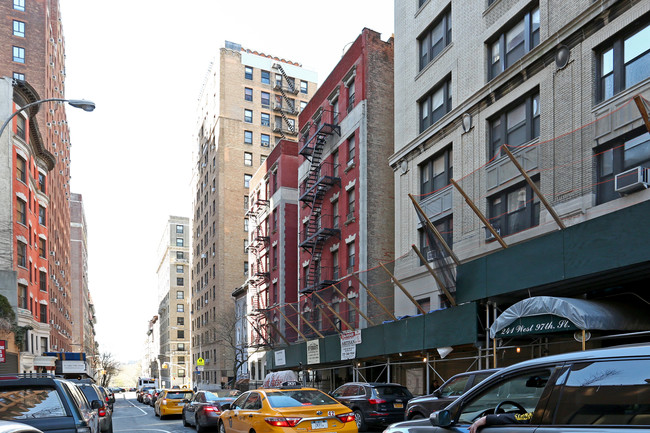 251 W 97th St in New York, NY - Foto de edificio - Building Photo