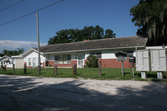 1015 Neptune Dr in Ruskin, FL - Building Photo - Building Photo