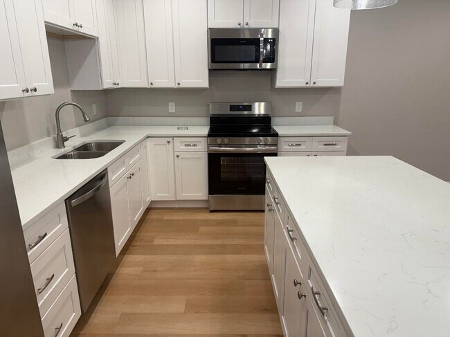 1338 Gatewood Ln in Knoxville, TN - Foto de edificio - Building Photo