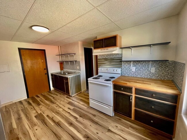 702 S Washington Ave, Unit 3 in Ludington, MI - Foto de edificio - Building Photo
