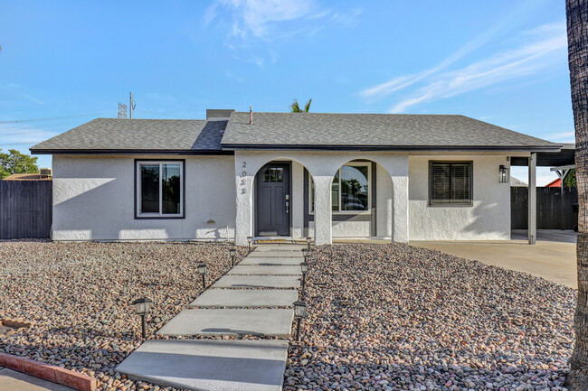 2023 W Posada Cir in Mesa, AZ - Building Photo - Building Photo