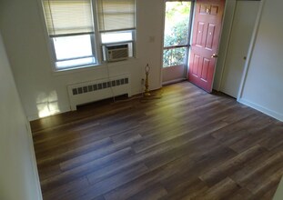 3 Neillian St, Unit #2 in Bedford, MA - Foto de edificio - Building Photo