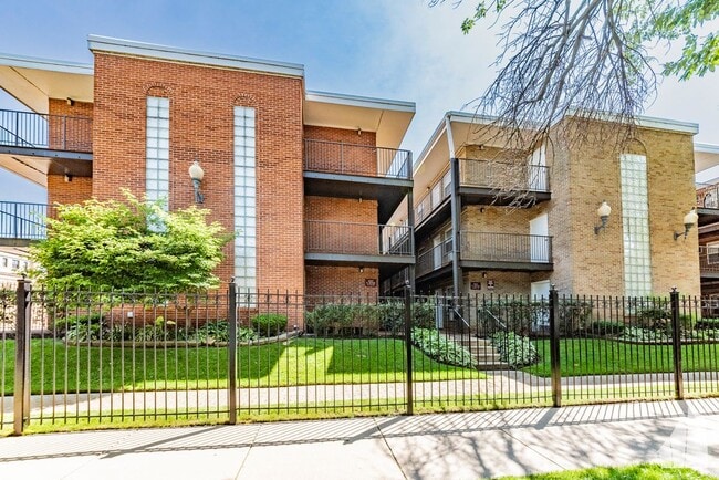 property at 4547 N Dover St