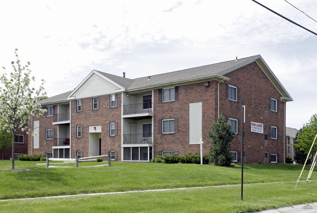 University Village Apartments in Bowling Green, OH - Building Photo