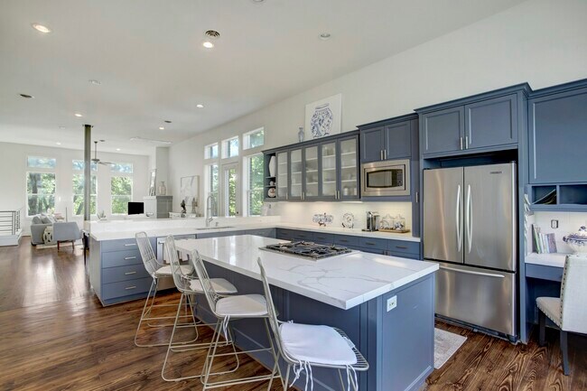 property at 513 E 11th St