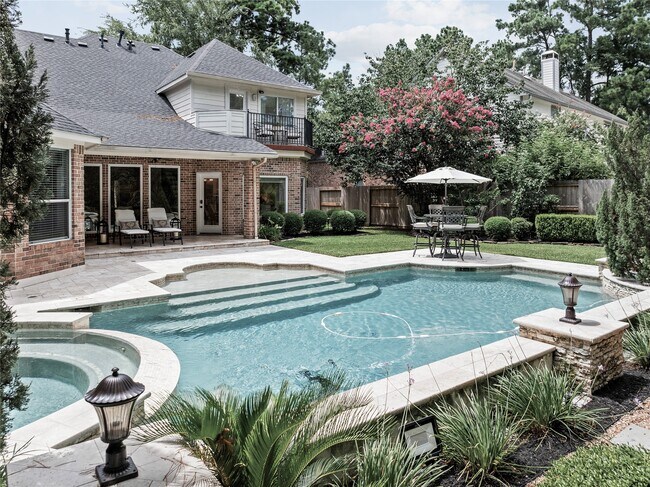 7 S Dulcet Hollow Cir