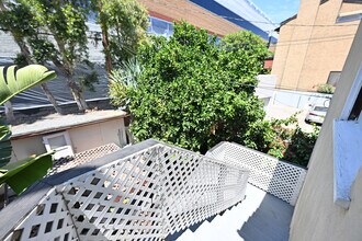 11063 Ohio Ave, Unit 11063 in Los Angeles, CA - Building Photo - Building Photo