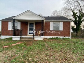 1915 Lebanon Pike in Nashville, TN - Building Photo