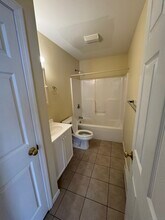 35 Warwick St, Unit 5 in New Haven, CT - Foto de edificio - Building Photo