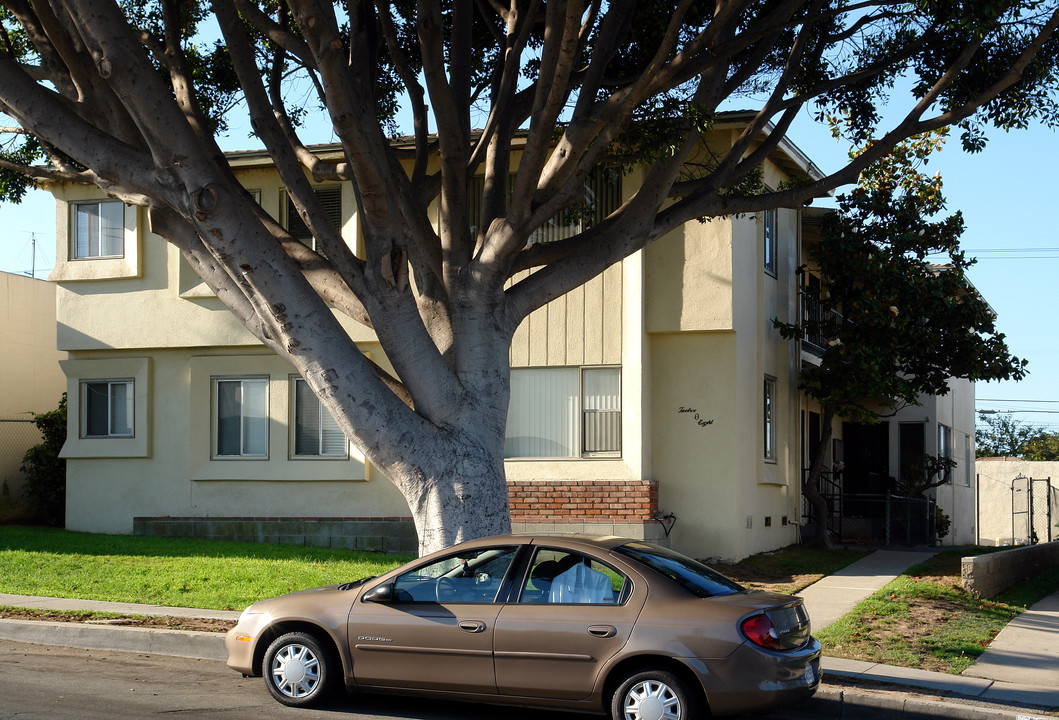 1208 E Imperial Ave in El Segundo, CA - Building Photo