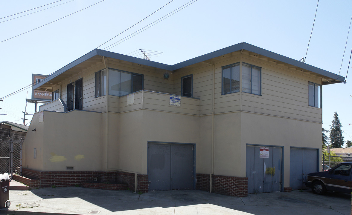 2518-2520 Seminary Ave in Oakland, CA - Building Photo