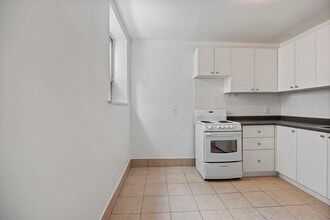 2903 St Clair Ave E in Toronto, ON - Building Photo - Building Photo