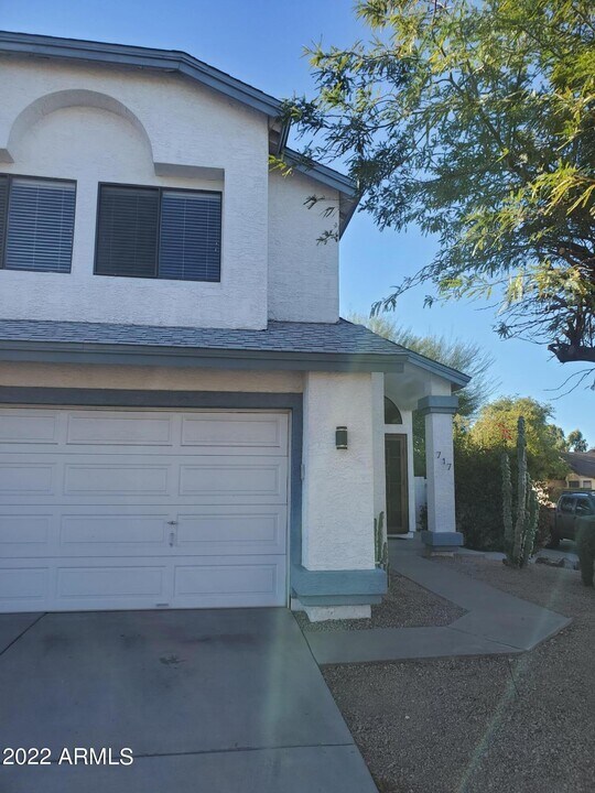 717 E Sack Dr in Phoenix, AZ - Building Photo