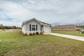 3102 Heritage Plantation Blvd in Laurel Hill, FL - Building Photo - Building Photo