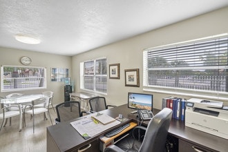 Canterbury Palms Apartments in Lauderdale Lakes, FL - Foto de edificio - Building Photo