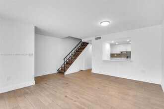 265 Grapetree Dr in Key Biscayne, FL - Building Photo - Building Photo