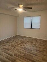 560 S Park Rd in Hollywood, FL - Building Photo - Building Photo