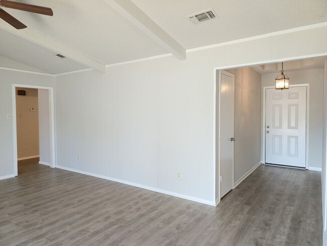 132 Travis Ln in Hewitt, TX - Building Photo - Building Photo