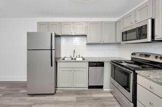 Melrose Place in Birmingham, AL - Foto de edificio - Building Photo