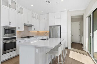 157 Novel in Irvine, CA - Building Photo - Building Photo