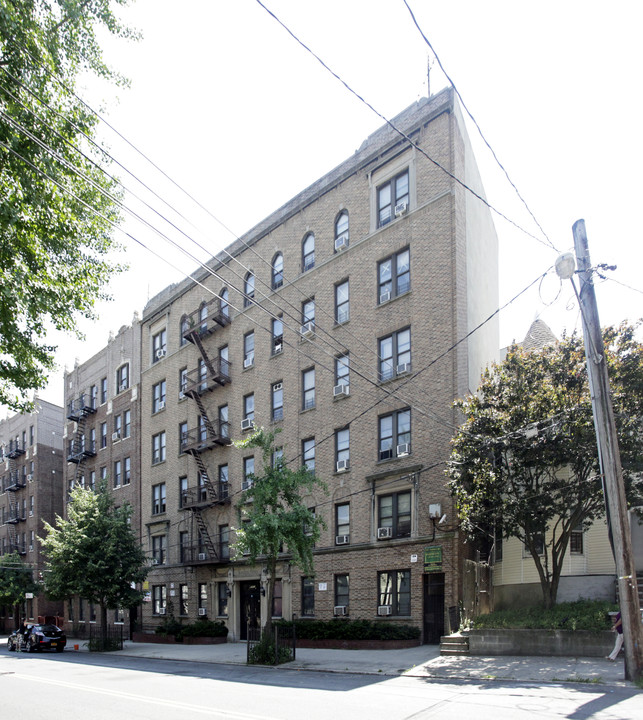 Evelyn Arms in Bronx, NY - Building Photo