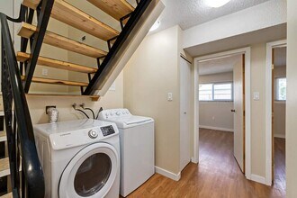 Stanley Apartments in Medicine Hat, AB - Building Photo - Building Photo