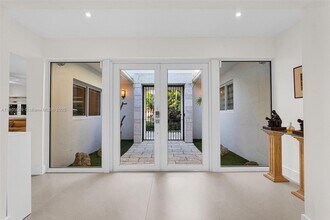 397 Harbor Ct in Key Biscayne, FL - Building Photo - Building Photo