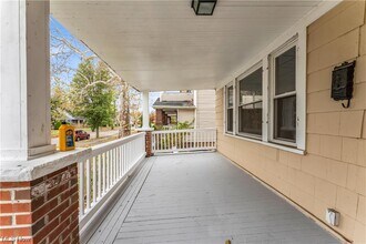 1041 E 169th St in Cleveland, OH - Building Photo - Building Photo