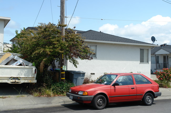 3318 Yosemite Ave in El Cerrito, CA - Building Photo - Building Photo