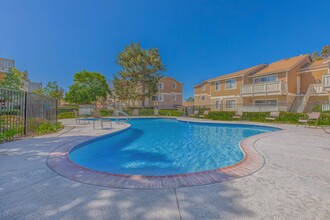 Vintage Woods Apartments in Santa Ana, CA - Building Photo - Building Photo