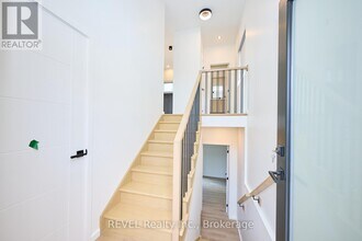 5361 Valley Wy in Niagara Falls, ON - Building Photo - Building Photo