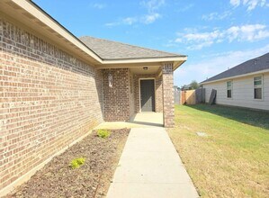 211 Candlewood Cir in Gainesville, TX - Building Photo - Building Photo