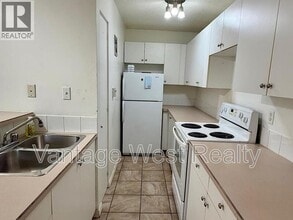 1761-1761 Pandosy St in Kelowna, BC - Building Photo - Building Photo