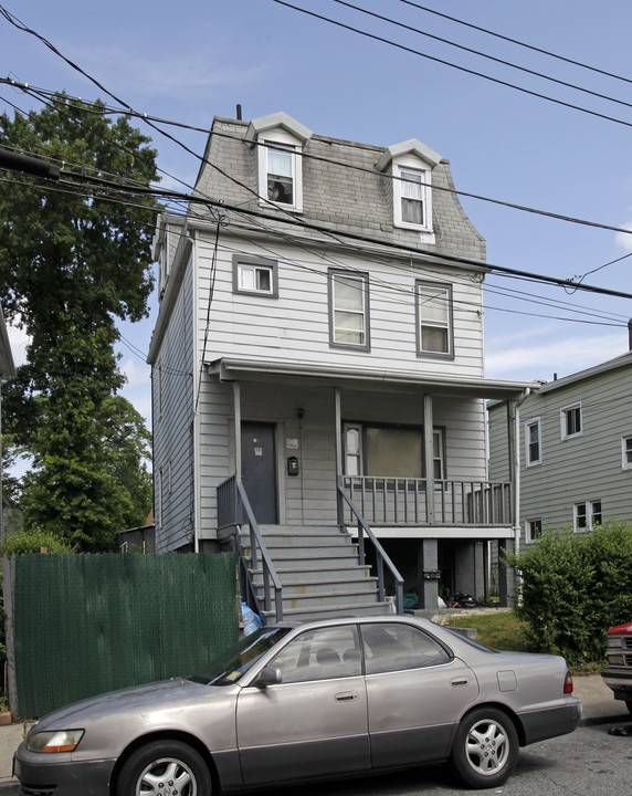 18 Maple Ave in Staten Island, NY - Building Photo