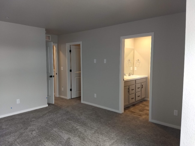 402 Skyraider Way in Fort Collins, CO - Building Photo - Building Photo