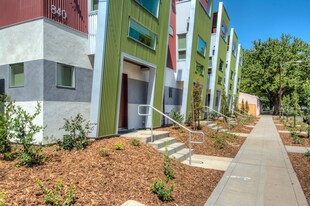Portland Place in Chico, CA - Building Photo