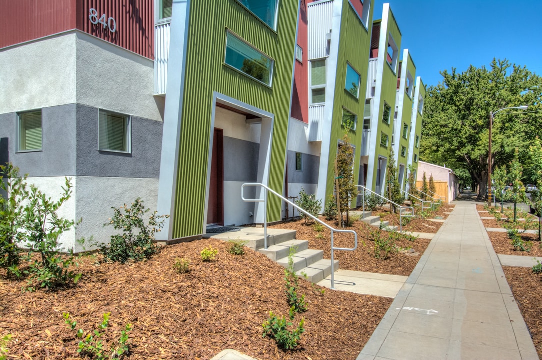 Portland Place in Chico, CA - Building Photo