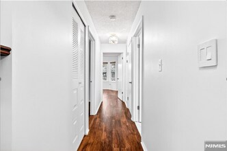 556 Holly Ct, Unit 556 Holly Ct, Mahwah in Mahwah, NJ - Building Photo - Building Photo